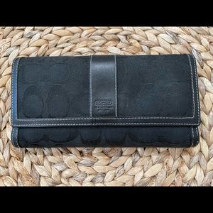 Coach Authentic Signature Zip-around Black Wallet